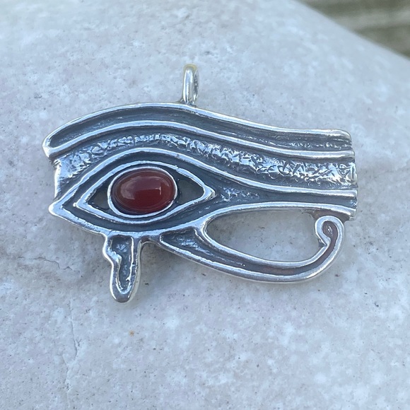 Eye of Horus pendant .925 Sterling Silver with genuine Carnelian Falcon - Picture 8 of 12